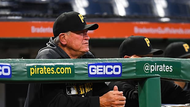Pirates fire manager Clint Hurdle